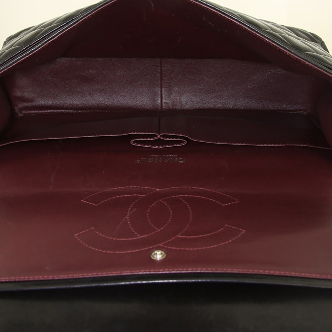 Sac à main Chanel Timeless Maxi Jumbo en cuir matelassé noir - Detail D3