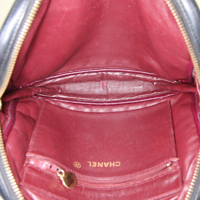 Chanel Vintage shoulder bag in black quilted leather - Detail D2