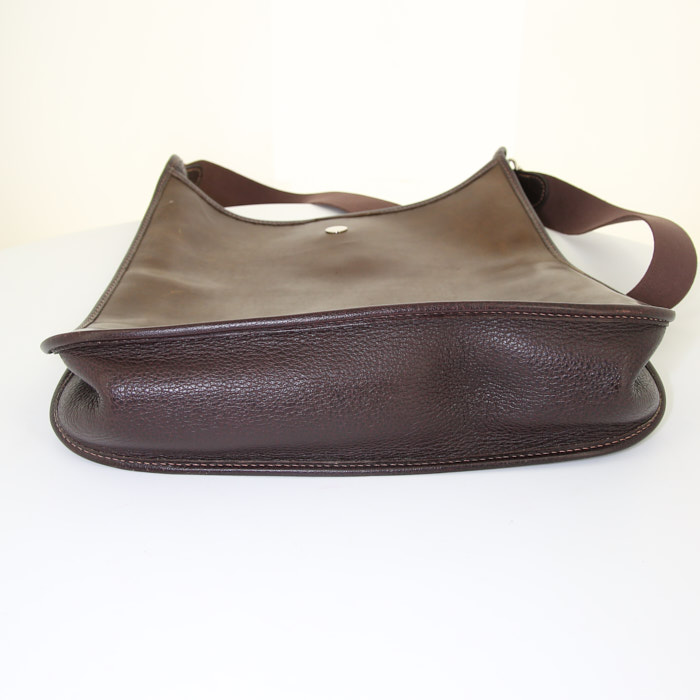 Hermes Vespa shoulder bag in brown buffalo and Amazonia leather - Detail D4