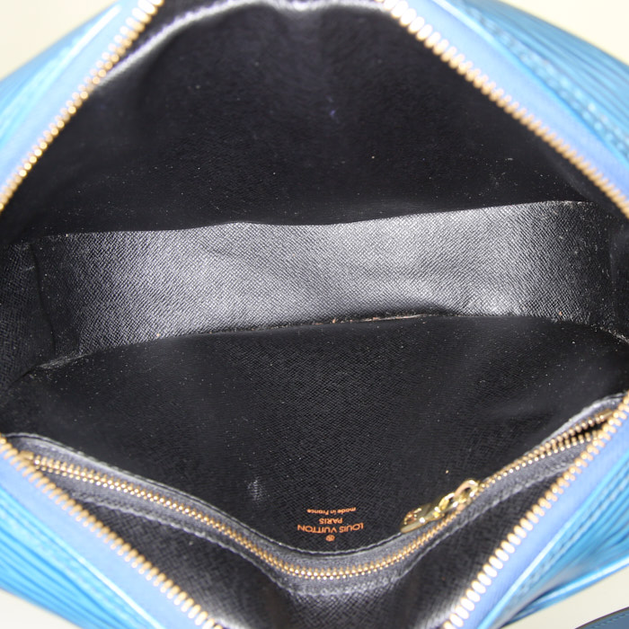 Louis Vuitton Jeune Fille shoulder bag in blue epi leather - Detail D2