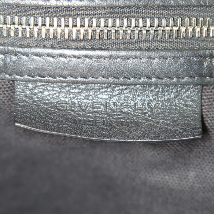 Givenchy Nightingale handbag in black grained leather - Detail D4