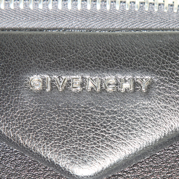 Sac porté épaule ou main Givenchy Antigona moyen modèle en cuir grainé noir - Detail D4