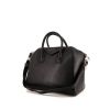 Bolso de mano Givenchy Antigona modelo mediano en cuero granulado negro - 00pp thumbnail