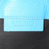 Bolsito de mano Givenchy Antigona en cuero granulado azul - Detail D3 thumbnail