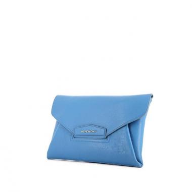 Pochette Givenchy Antigona in pelle martellata blu
