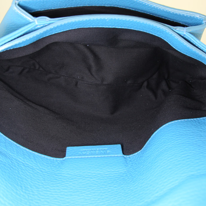 Bolsito de mano Givenchy Antigona en cuero granulado azul - Detail D2