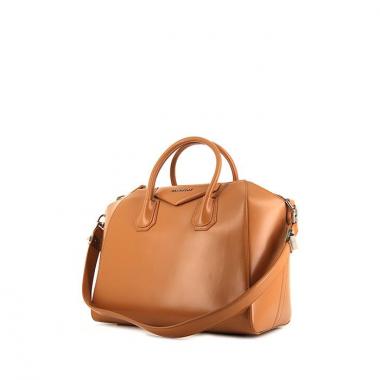 Bolso de mano Givenchy Antigona modelo mediano en cuero color camel