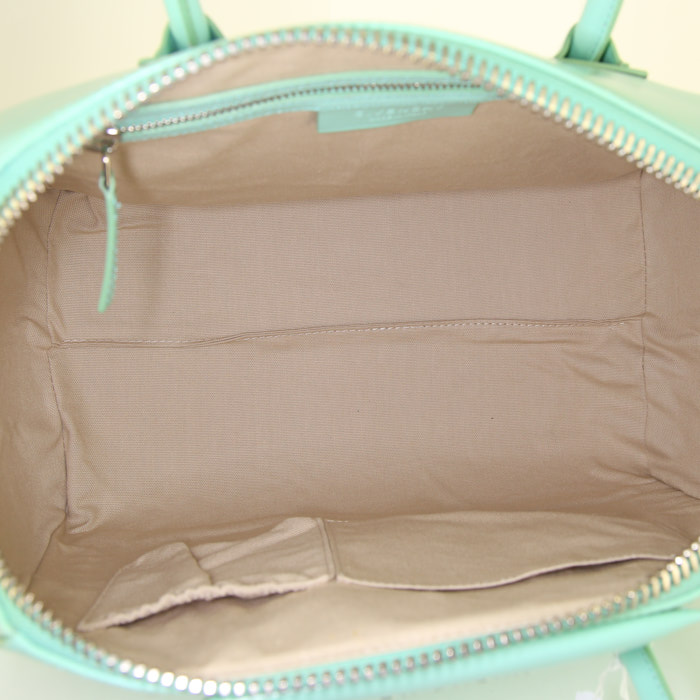 Sac à main Givenchy  Antigona petit modèle  en cuir turquoise - Detail D3