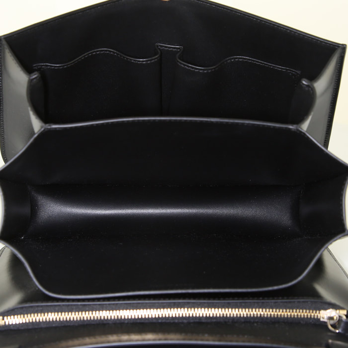 Bolso de mano Celine Classic Box en cuero box negro - Detail D2