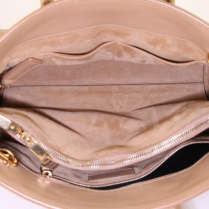 Bolso de mano Saint Laurent Sac de jour modelo pequeño en cuero beige - Detail D3
