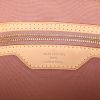 Bolso de mano Louis Vuitton Brea en charol Monogram rosa y cuero natural - Detail D4 thumbnail