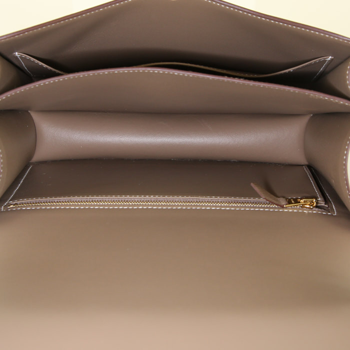 Sac bandoulière Hermes Constance en cuir epsom étoupe - Detail D3
