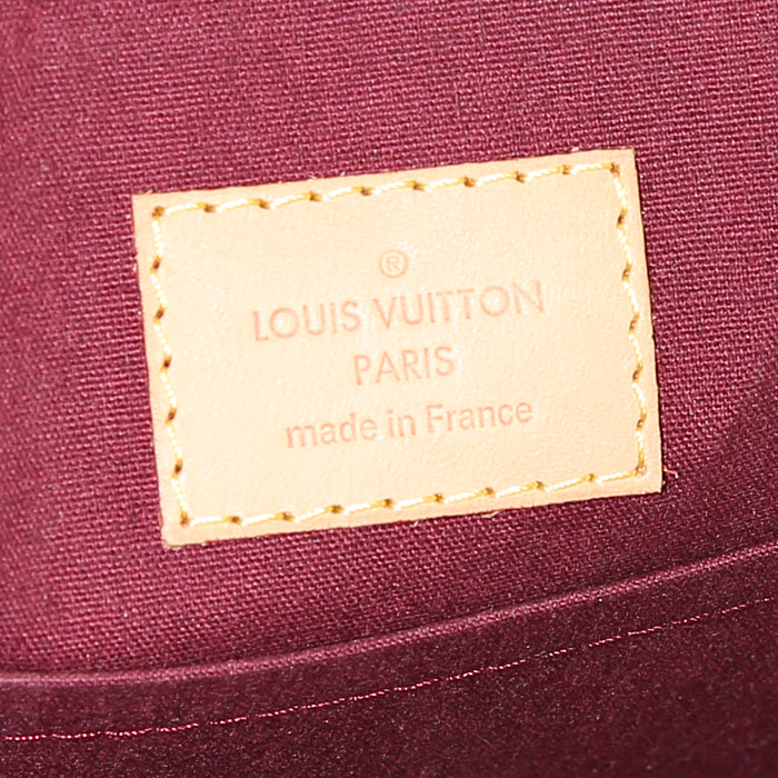 Sac porté épaule ou main Louis Vuitton Sheerwood en cuir verni monogram bordeaux - Detail D3