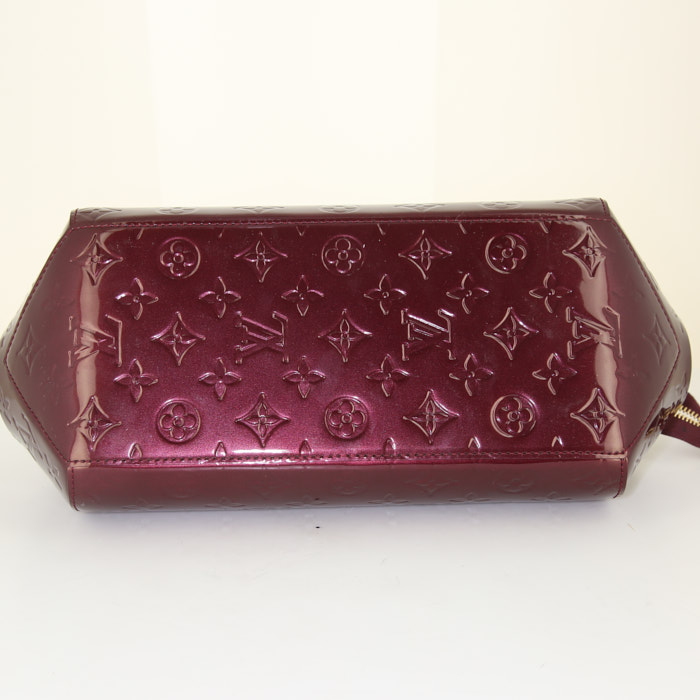 Sac porté épaule ou main Louis Vuitton Sheerwood en cuir verni monogram bordeaux - Detail D4