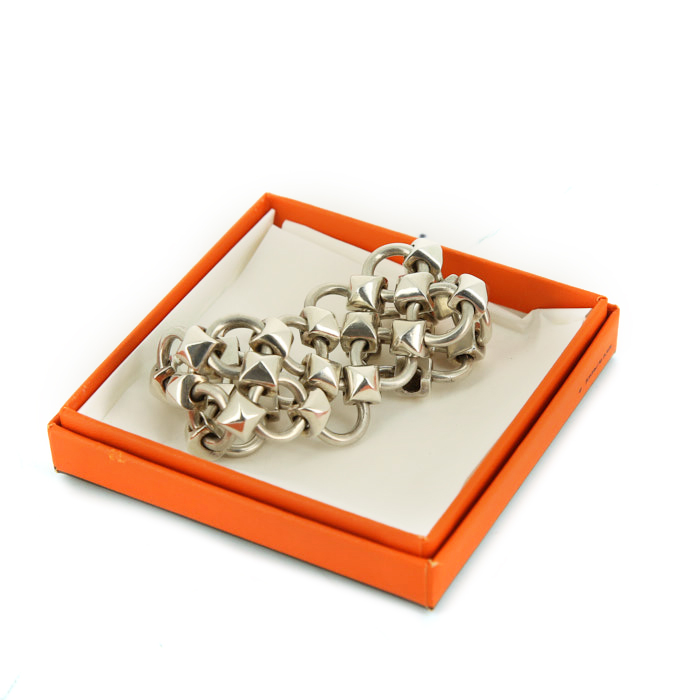 Articulated Hermès Lancelot cuff bracelet in silver - Detail D2