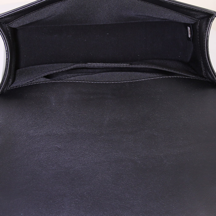 Borsa a tracolla Chanel Boy in pelle verniciata e foderata nera - Detail D3