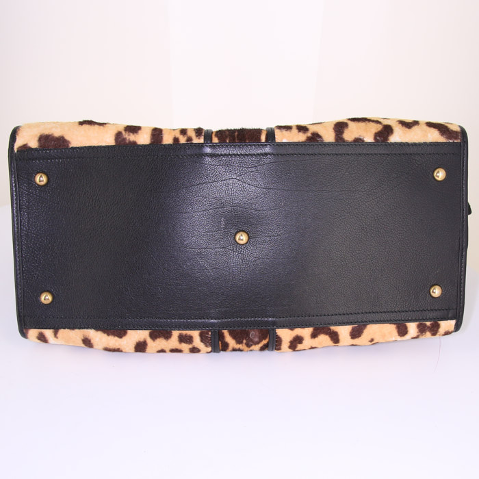 Bolso de mano Yves Saint Laurent Chyc modelo grande en piel de potro leoparda y cuero negro - Detail D4