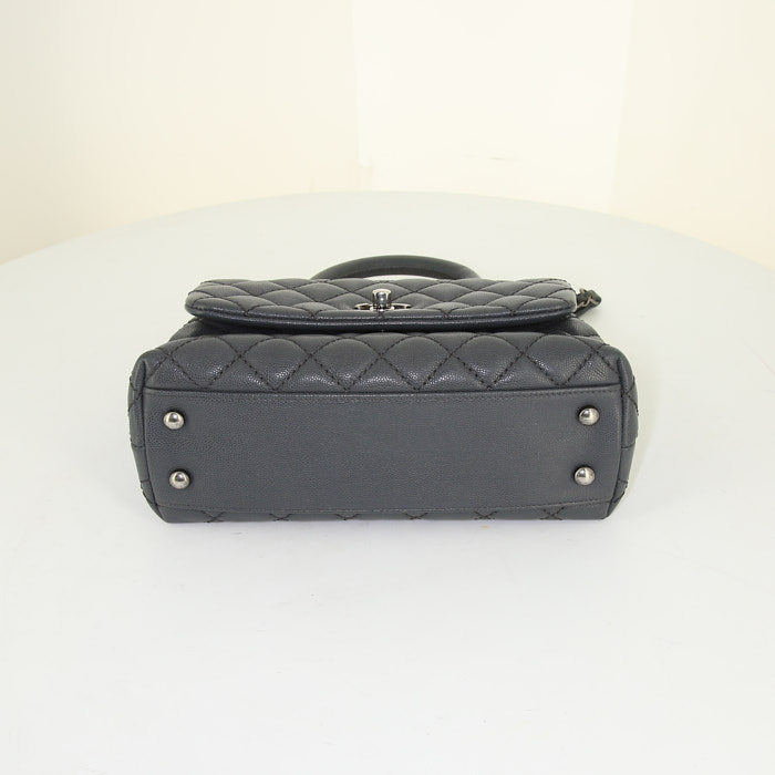 Borsa a tracolla Chanel Handle in pelle martellata grigia - Detail D5