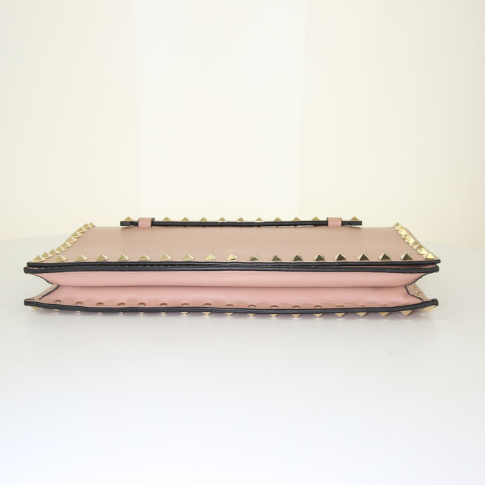 Valentino Garavani Rockstud pouch in beige leather - Detail D4