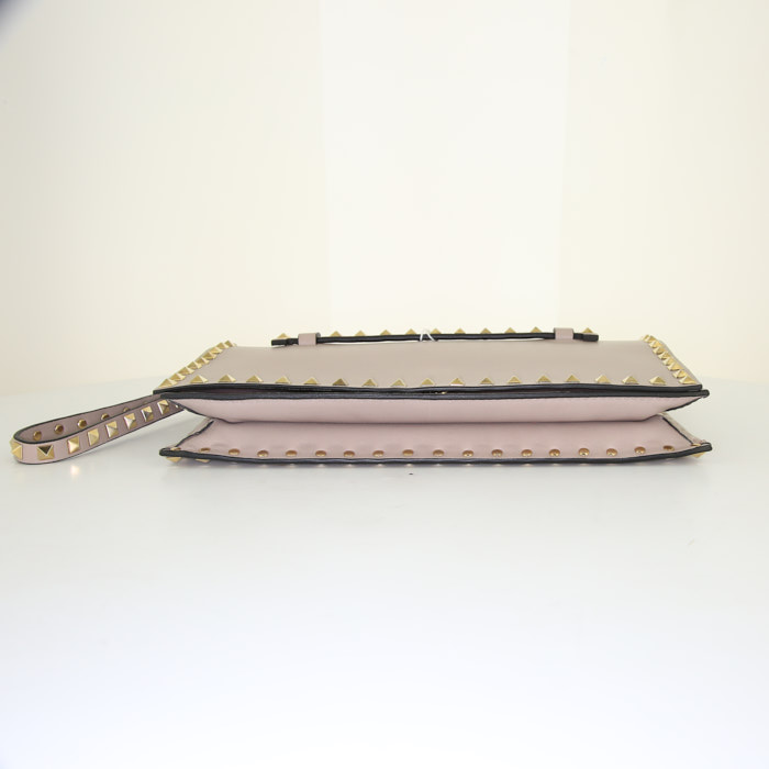 Pochette Valentino Garavani Rockstud en cuir beige - Detail D4
