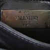 Borsa a tracolla Valentino Garavani Vavavoom in pelle nera con decoro di borchie - Detail D4 thumbnail