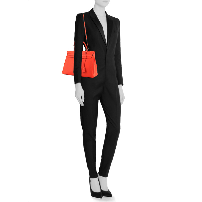 Hermes Kelly 35 cm handbag in orange Capucine togo leather - Detail D2