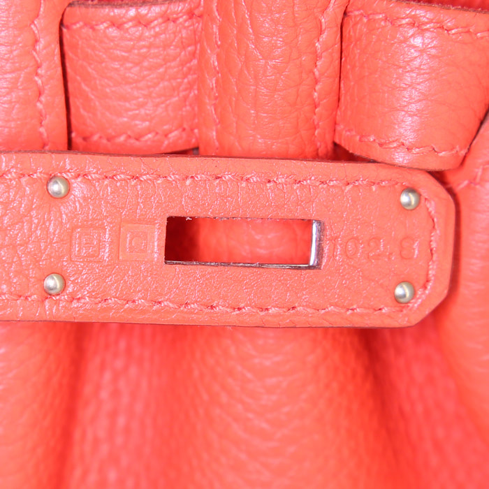 Hermes Kelly 35 cm handbag in orange Capucine togo leather - Detail D5