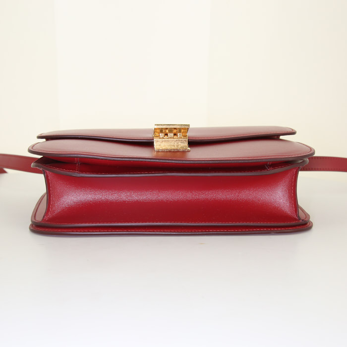 Celine  Classic Box medium model  shoulder bag  in red box leather - Detail D4