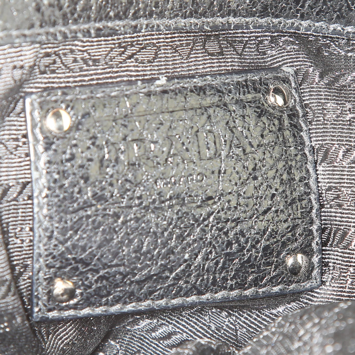 Bolso Cabás Prada Lux Chain en cuero irisado negro - Detail D4