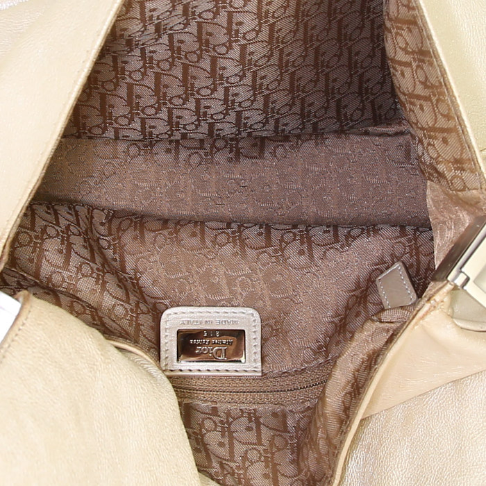 Dior Gaucho bag worn on the shoulder or carried in the hand in cream color leather - Detail D2