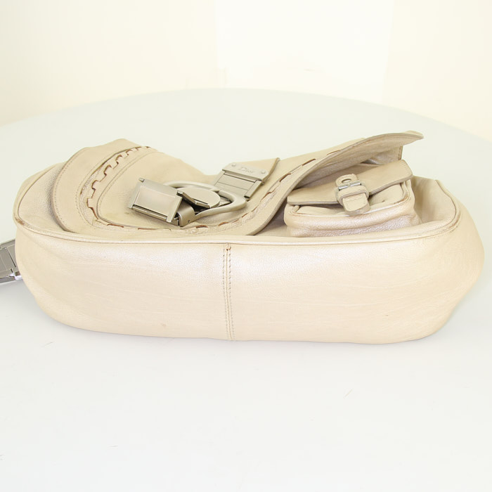 Dior Gaucho bag worn on the shoulder or carried in the hand in cream color leather - Detail D4