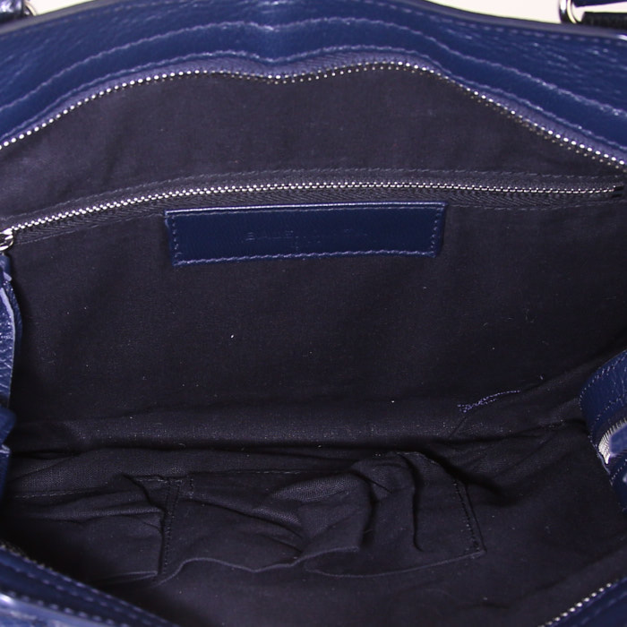 Balenciaga Velo handbag in navy blue leather - Detail D3