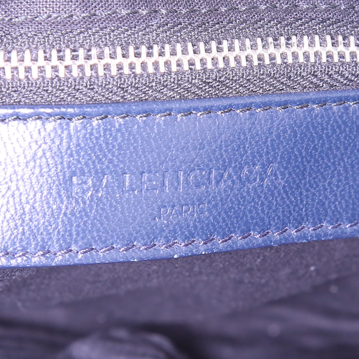 Balenciaga Velo handbag in navy blue leather - Detail D4