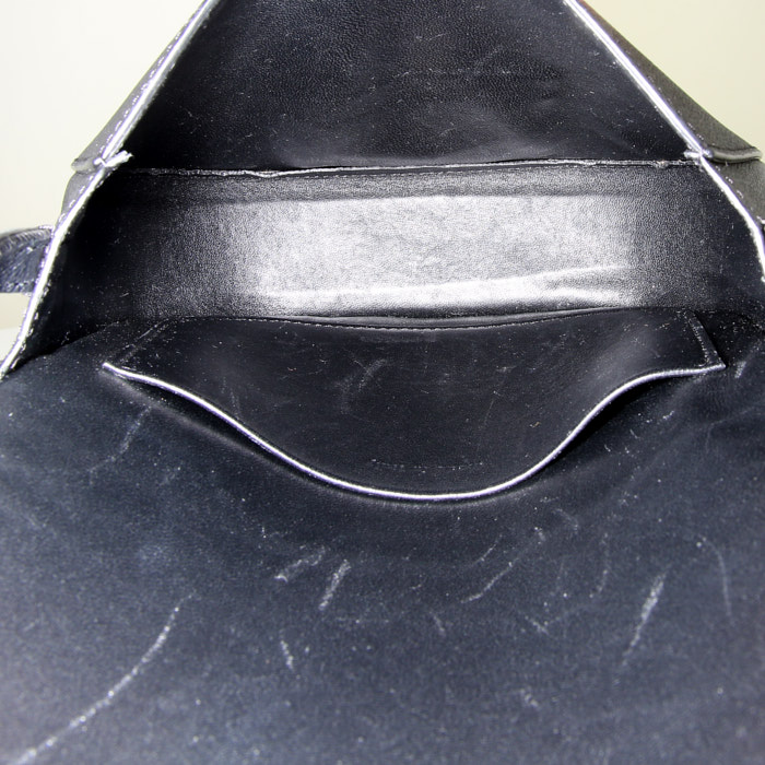 Borsa a tracolla Celine Trotteur in pelle martellata nera - Detail D2