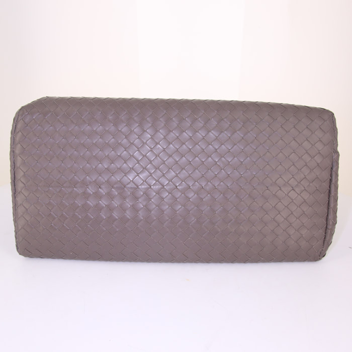 Bolso de mano Bottega Veneta Roma modelo mediano en cuero intrecciato color topo - Detail D4