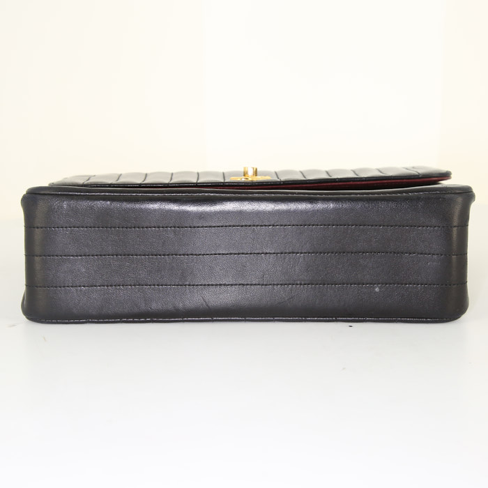 Bolso bandolera Chanel Vintage en cuero acolchado negro - Detail D4