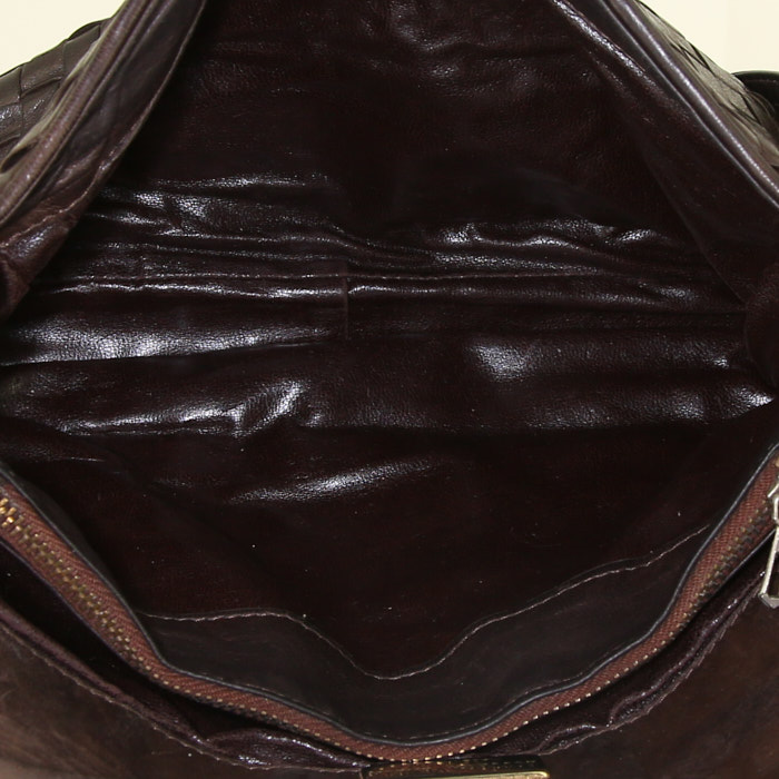 Bolso para llevar al hombro o en la mano Bottega Veneta Messenger en cuero trenzado marrón - Detail D2
