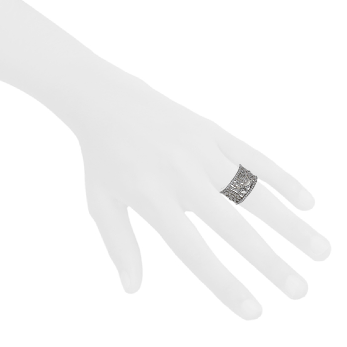 Anello Chanel Camelia in oro bianco e diamanti - Detail D1