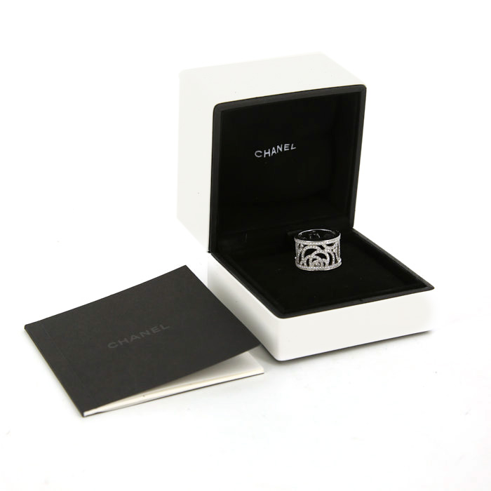 Chanel Camelia ring in white gold and diamonds - Detail D2