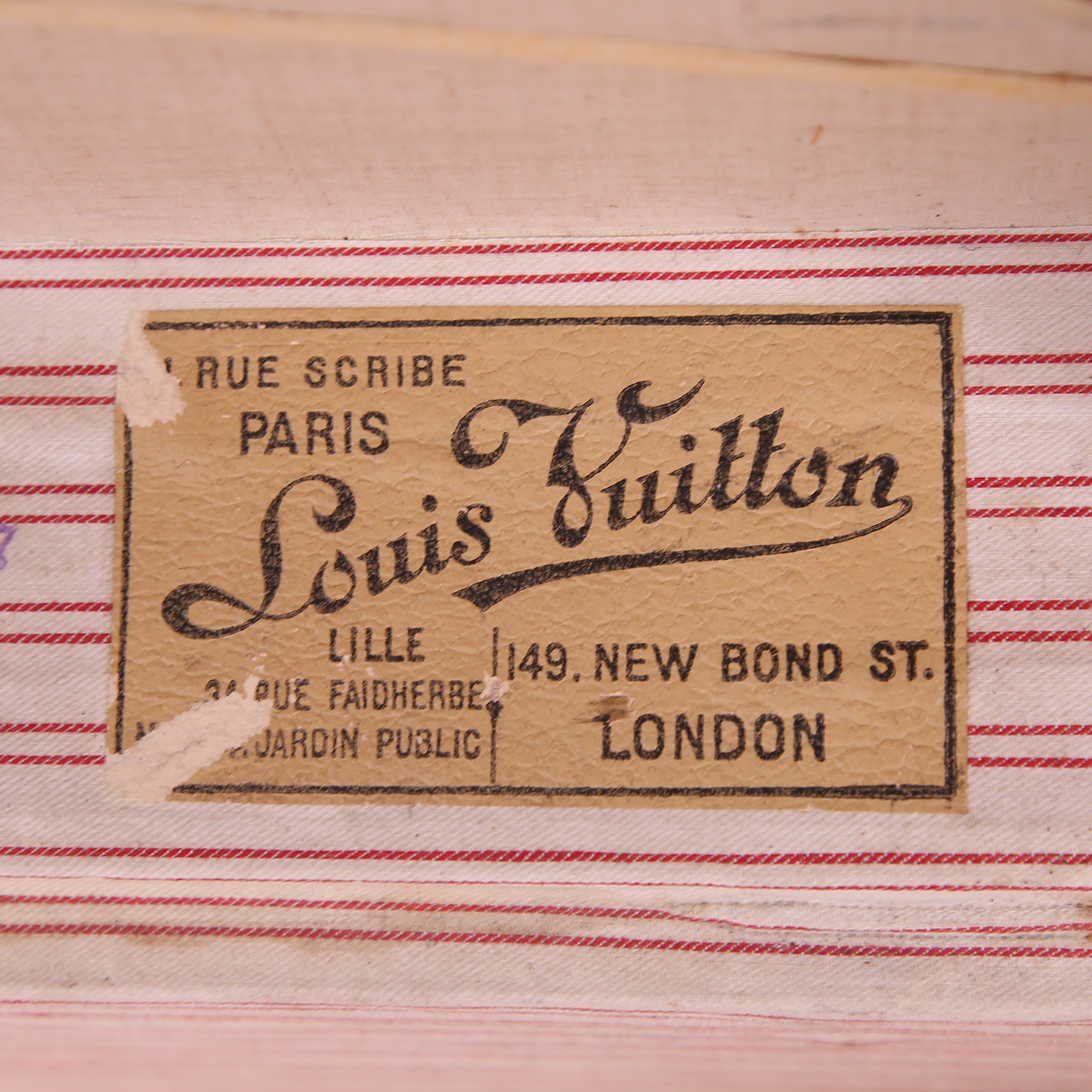 Louis Vuitton Malle Cabine trunk in monogram canvas and wood - Detail D4