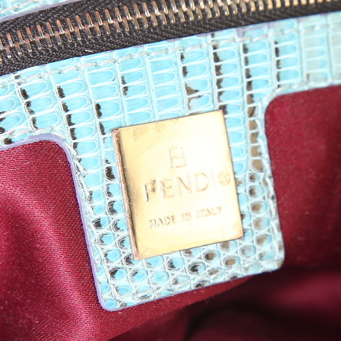 Fendi Baguette handbag in white furr and blue water snake - Detail D3