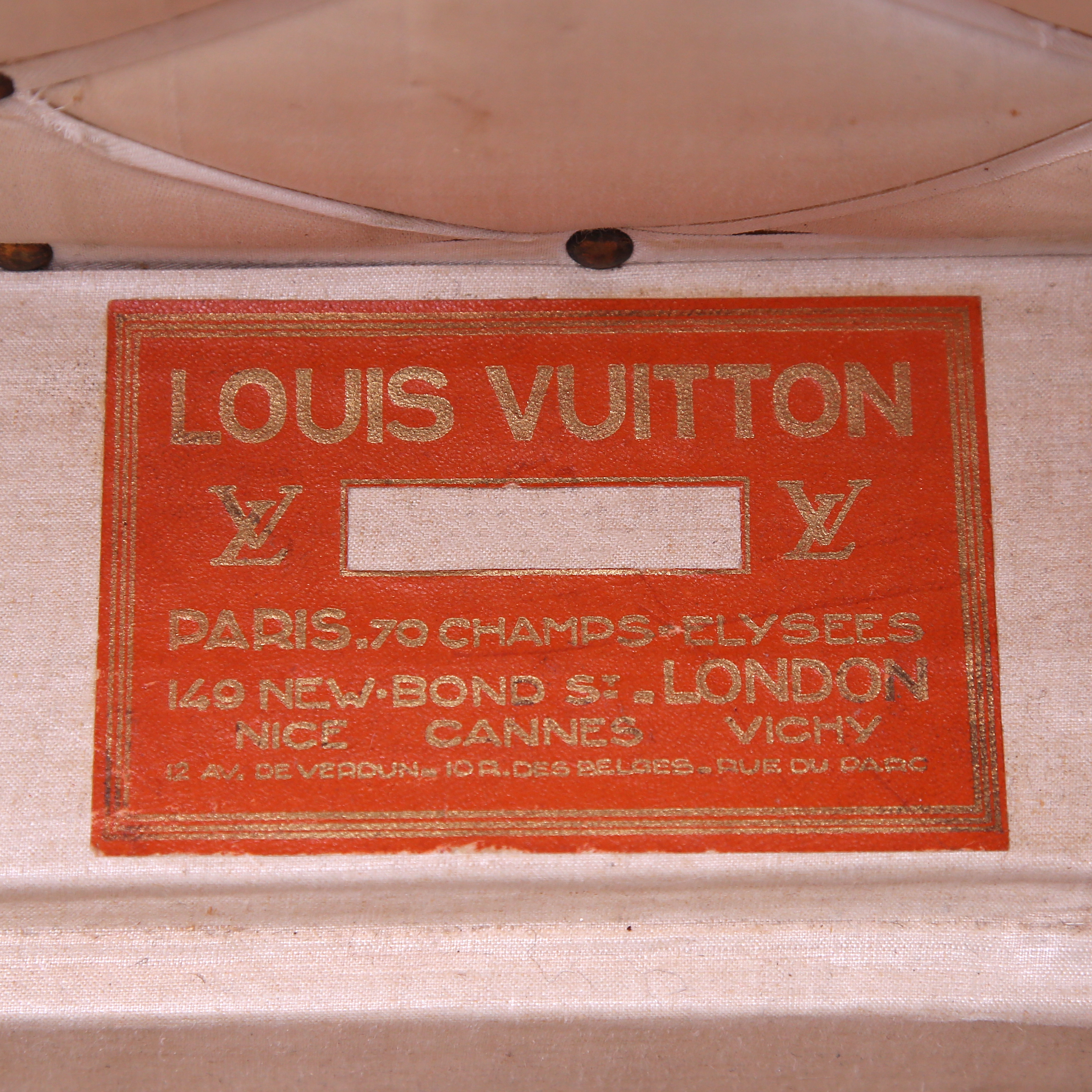 Malle Louis Vuitton Courrier en toile monogram et cuir naturel - Detail D4
