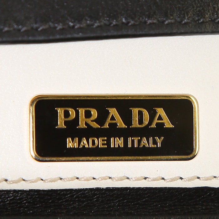 Prada Cahier shoulder bag in cream color and black leather - Detail D3