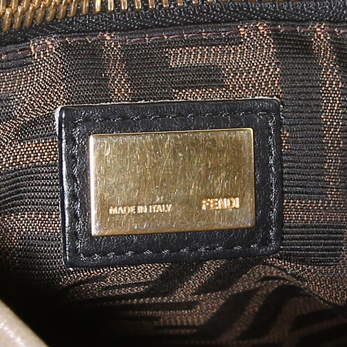 Fendi Peekaboo handbag in taupe leather - Detail D4