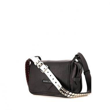 Bolso para llevar al hombro Prada Concept en cuero negro