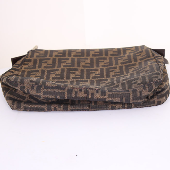 Sac à main Fendi en toile siglée marron et cuir marron - Detail D4