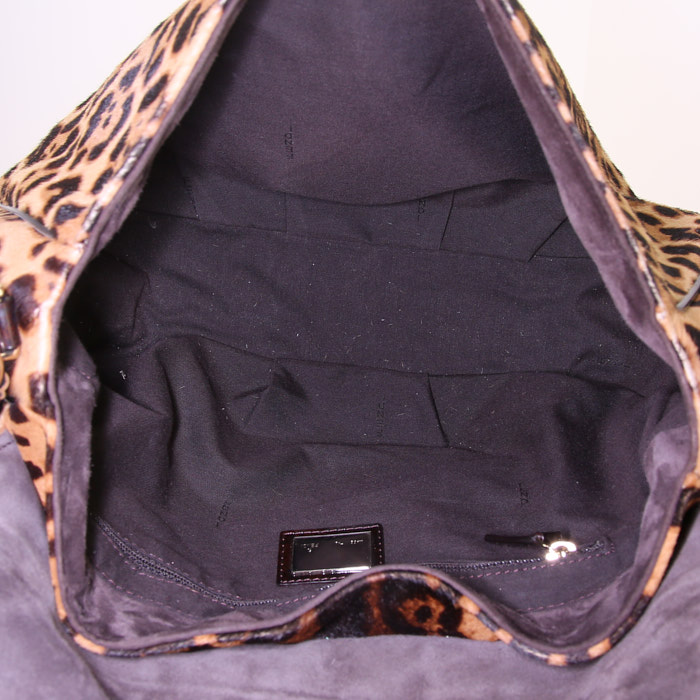 Bolso para llevar al hombro o en la mano Fendi Big Mama en piel de potro leoparda y cuero negro - Detail D2