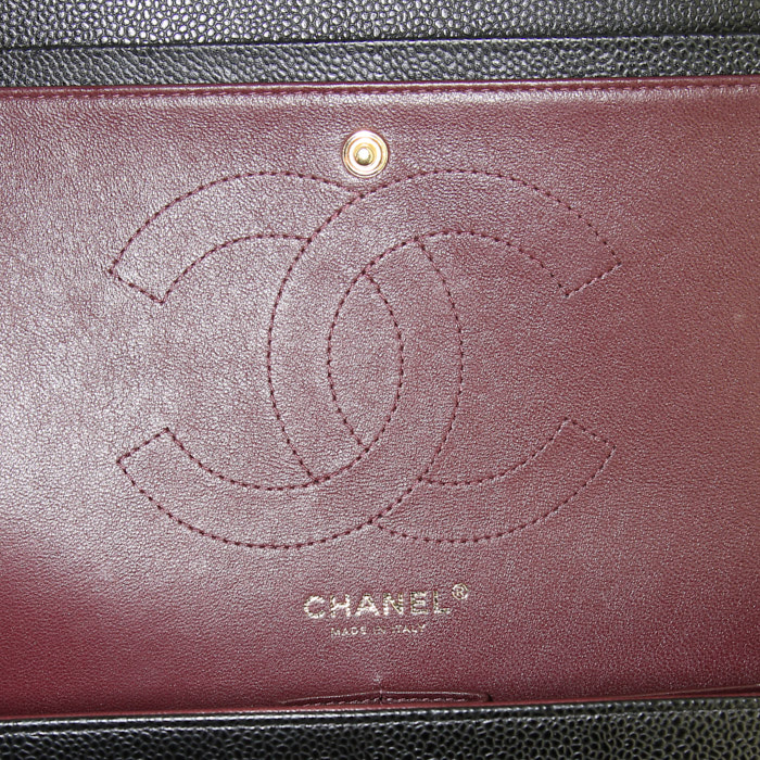 Chanel Timeless jumbo handbag in black grained leather - Detail D4