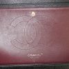 Bolso de mano Chanel Timeless jumbo en cuero granulado negro - Detail D4 thumbnail