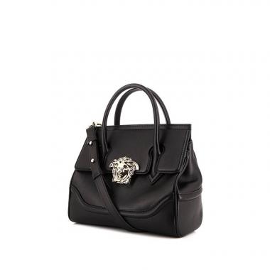 Bolso bandolera Versace en cuero negro